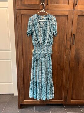 Reba Blue Snake-Print Smocked Waist top and matching elastic skirt. Size S